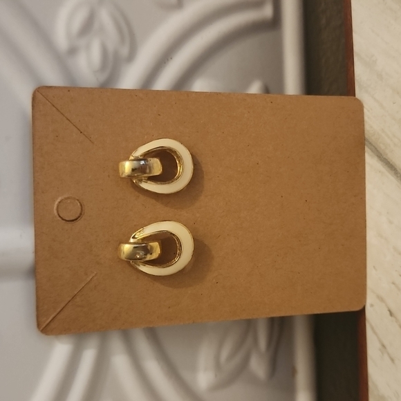 💍3 for $15 - Goldtone Doorknocker shaped Earrings - Picture 2 of 4